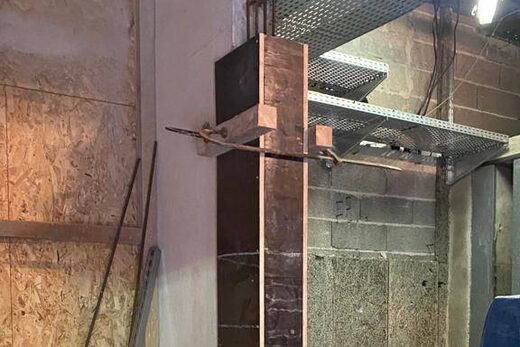 Travaux de gros œuvre pour une ouverture d&#8217;une porte coupe-feu d&#8217;un siège industriel de l&#8217;opérateur Orange à Sophia-Antipolis