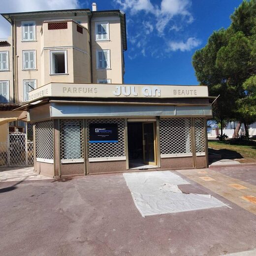 Travaux&#x20;de&#x20;ma&#x00E7;onnerie&#x20;pour&#x20;la&#x20;suppression&#x20;d&amp;&#x23;8217&#x3B;un&#x20;mur&#x20;porteur&#x20;dans&#x20;un&#x20;magasin&#x20;&#x00E0;&#x20;Juan&#x20;Les&#x20;Pins