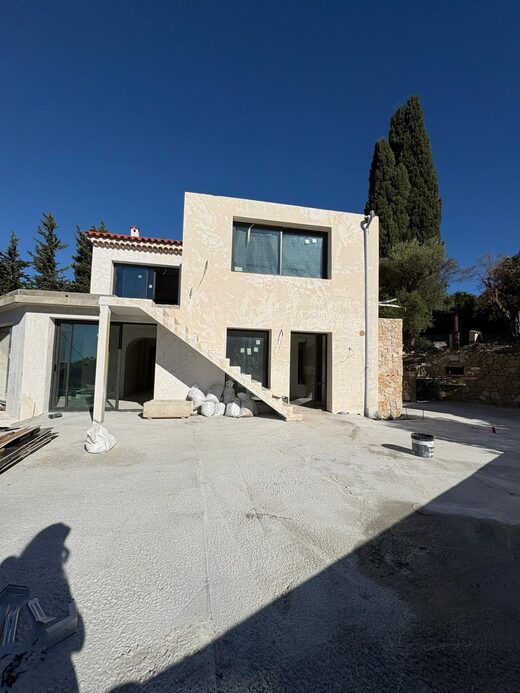 R&#x00E9;novation&#x20;compl&#x00E8;te&#x20;de&#x20;la&#x20;villa&#x20;Longo&#x20;Mai&#x20;&#x3A;&#x20;un&#x20;projet&#x20;d&#x2019;envergure&#x20;avec&#x20;vue&#x20;panoramique